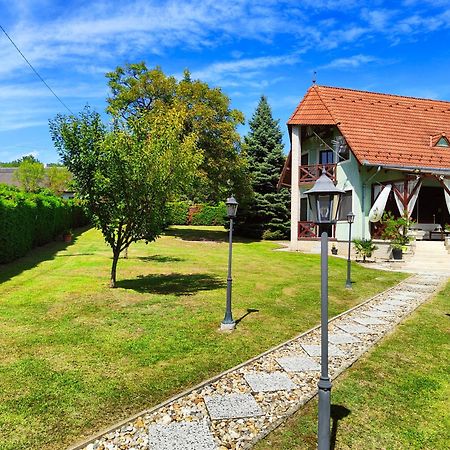 Balaton Garden Appartement Balatongyörök Buitenkant foto